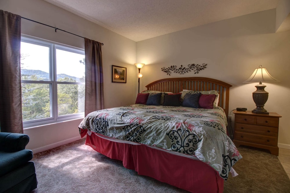 Whispering Pines 521 view 2