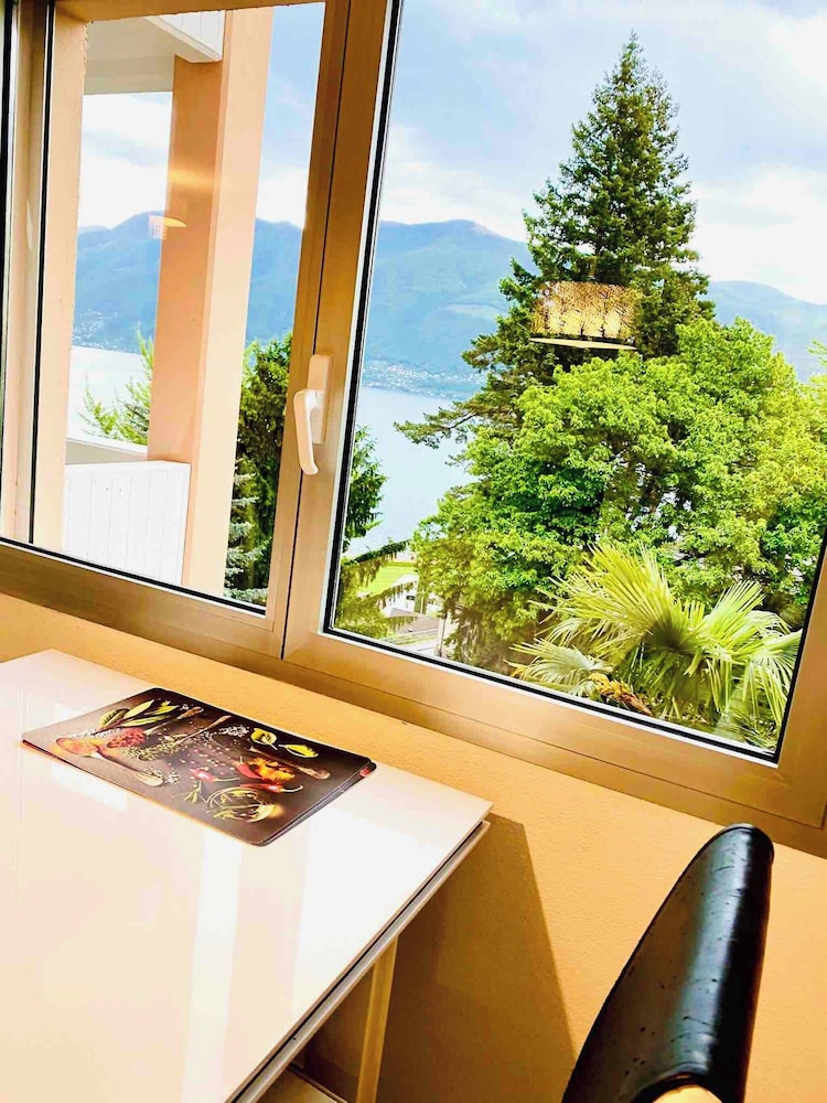 Spectacular Penthouse With Lake Views in Central Brissago