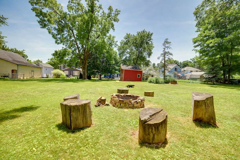Fire Pit, BBQ & Yard: Family Home in Adrian view 4