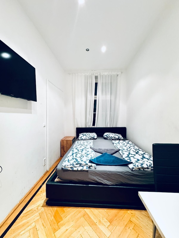 Perfect 7BR Stay Near Hauptbahnhof