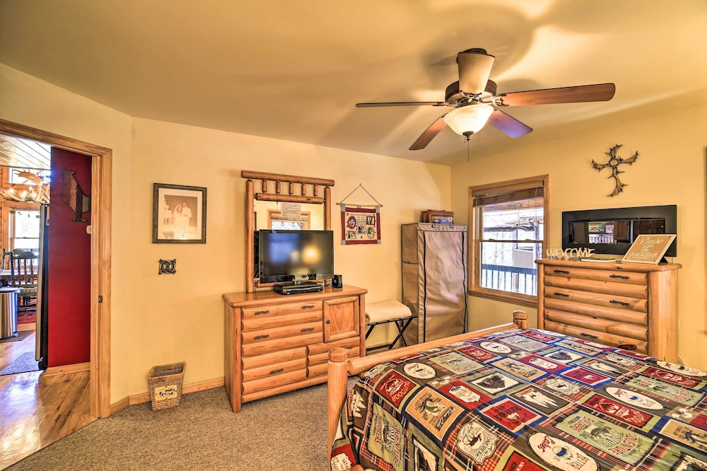 'river Dream Cabin' on New River w/ Deck, Fire Pit view 5