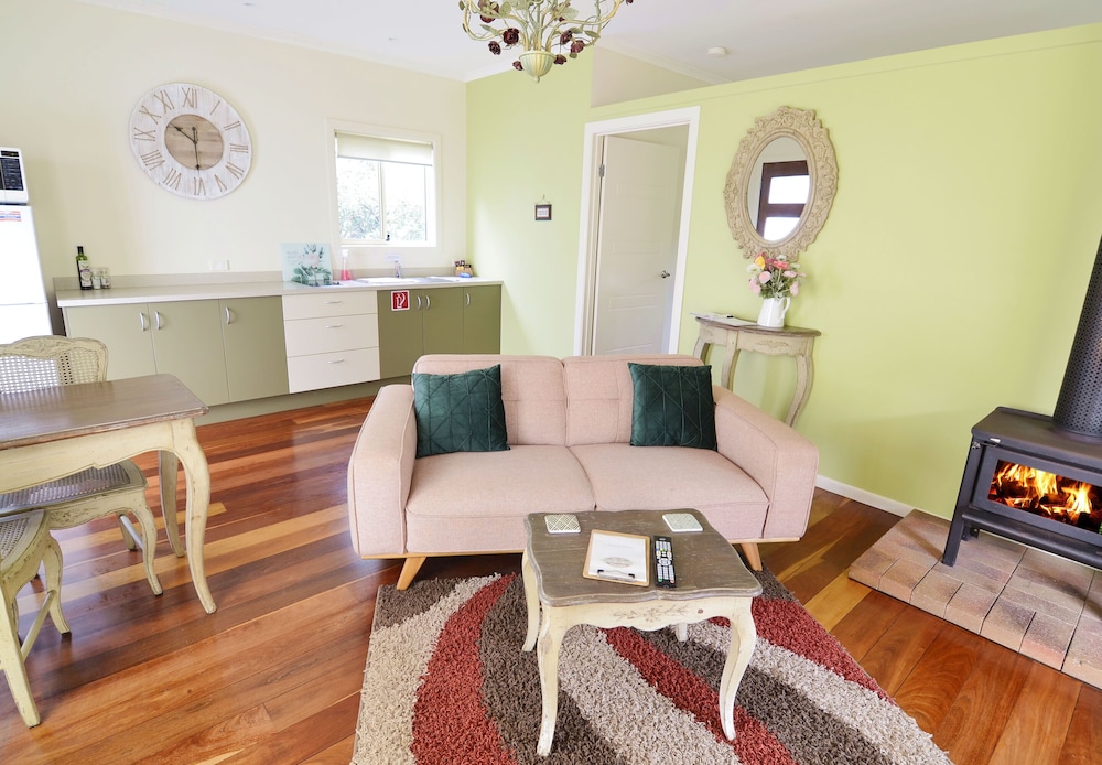 Apple Tree Cottage & Studio