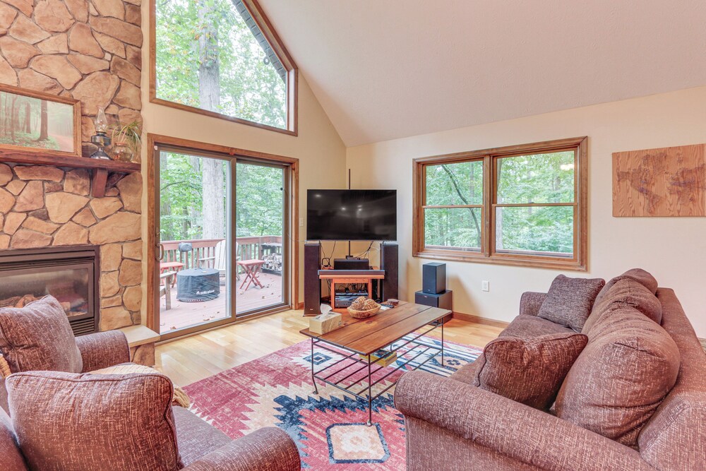 Great Cacapon Mtn Cabin w/ Private Hot Tub + Views