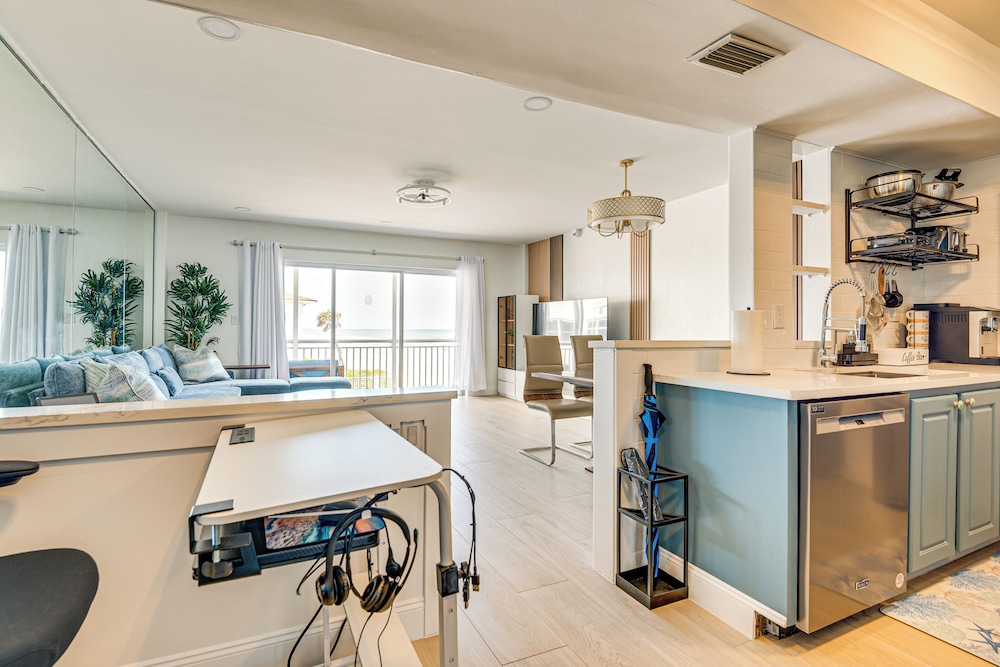 Steps to Ocean: Satellite Beach Condo w/ Balcony