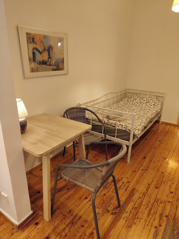 Large Studio/family Apartment