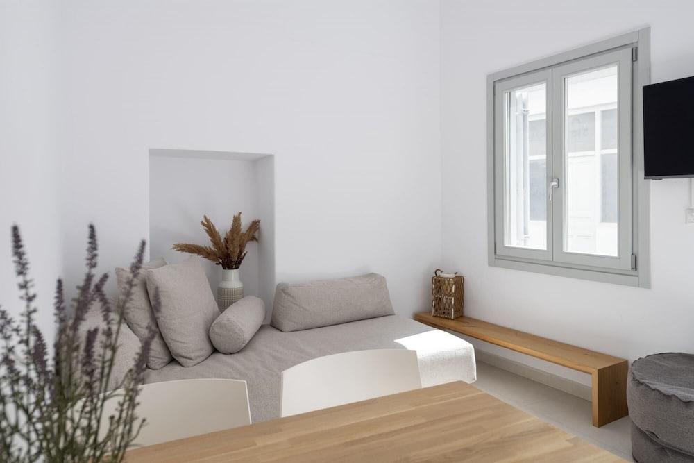 Parikia s Cosy Jewel