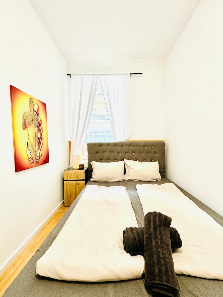 10BR Apt for Groups 8Min to Rathausplatz