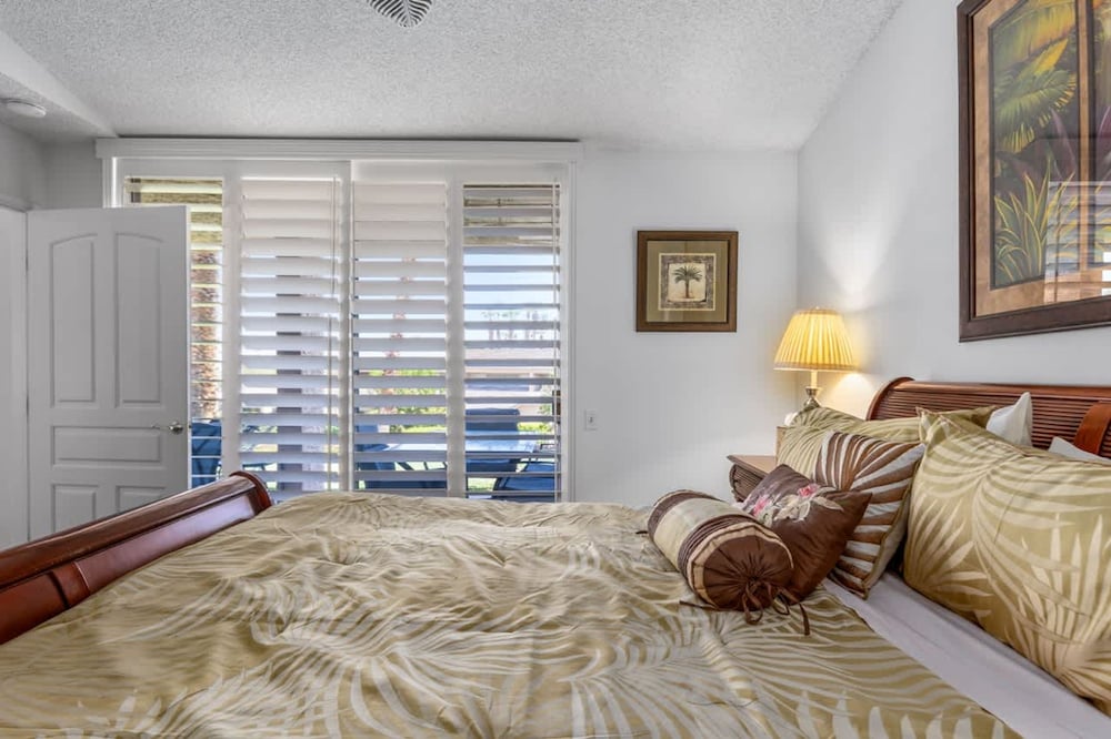 Desert Flower- Ironwood CC Condo Pool Spa