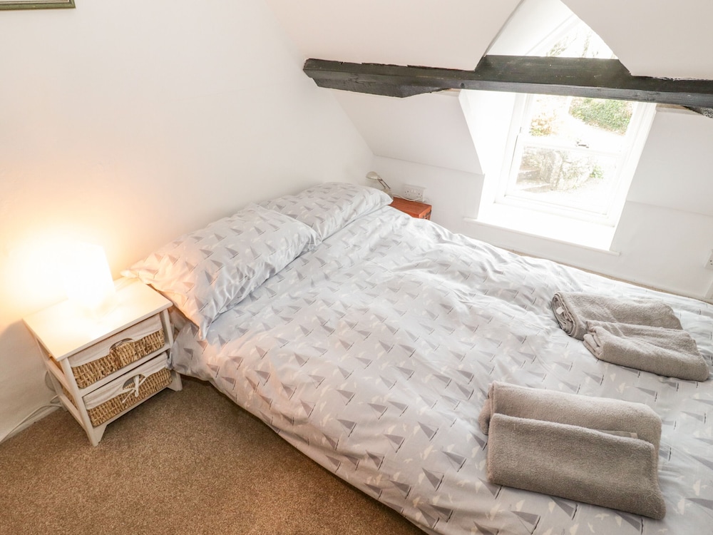 Bron Heulog Cottage view 4