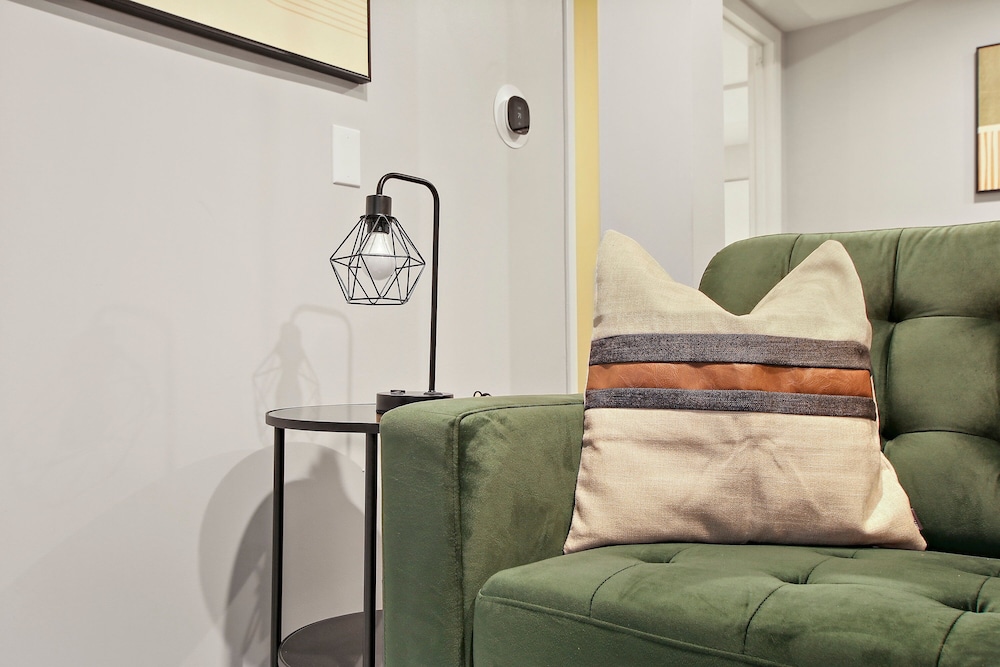 2BR Aesthetic Apt - Barry 37-GB
