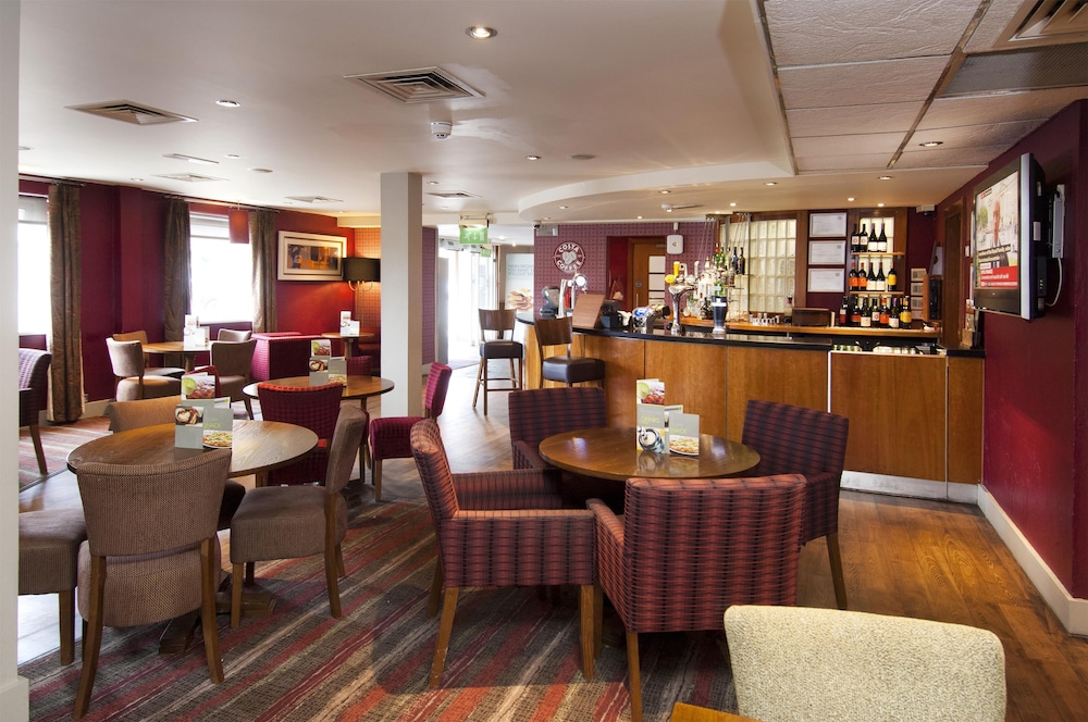 Premier Inn Leeds City - Elland Road — photo 3
