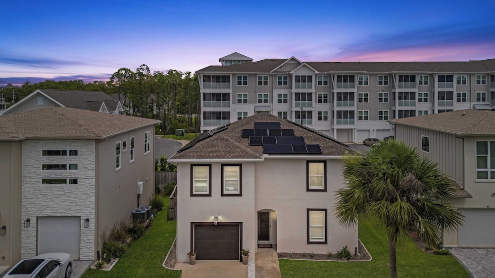 Family-friendly, Close to Beach & Game Room Windswept by Avantstay