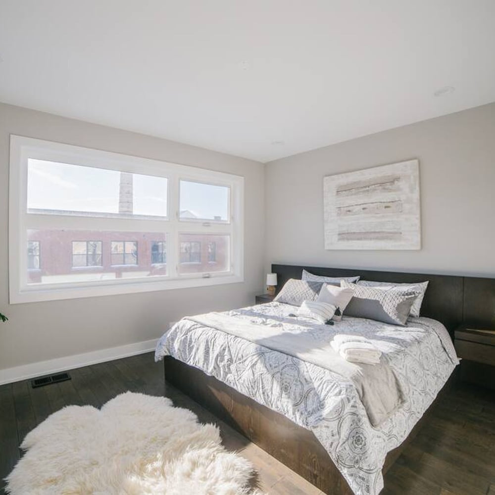 Magnificent NEW Home w 8 Beds Free Parking