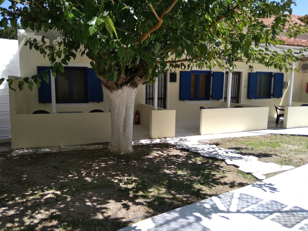 Sarantakis Apartments