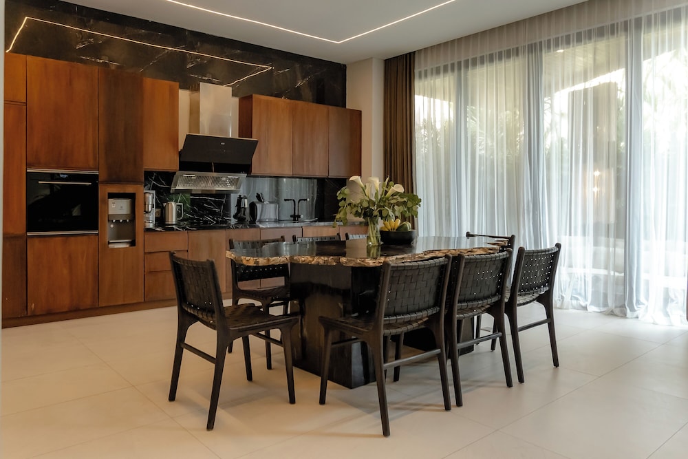 AMO Residences