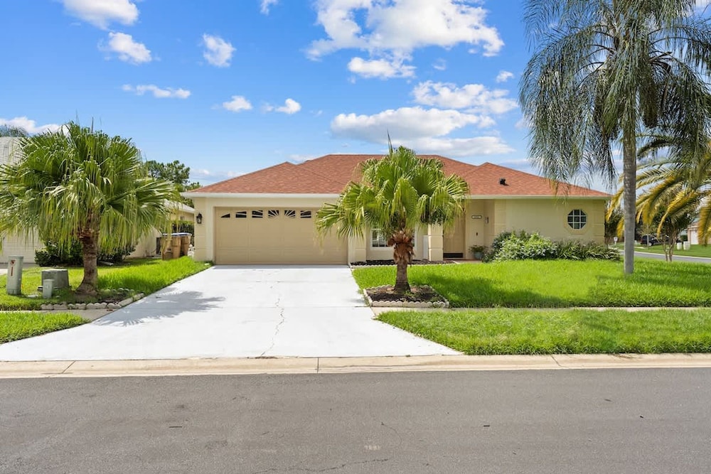 Lake View and Pool 4BR House Disney Area