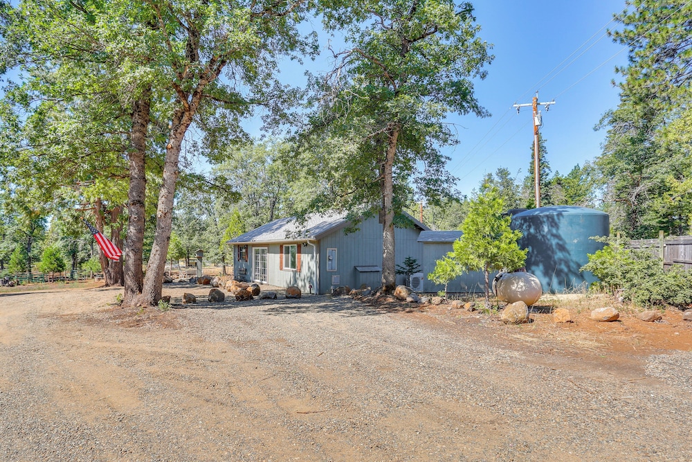 Private Horse Stall: Unplug at Shingletown Home!