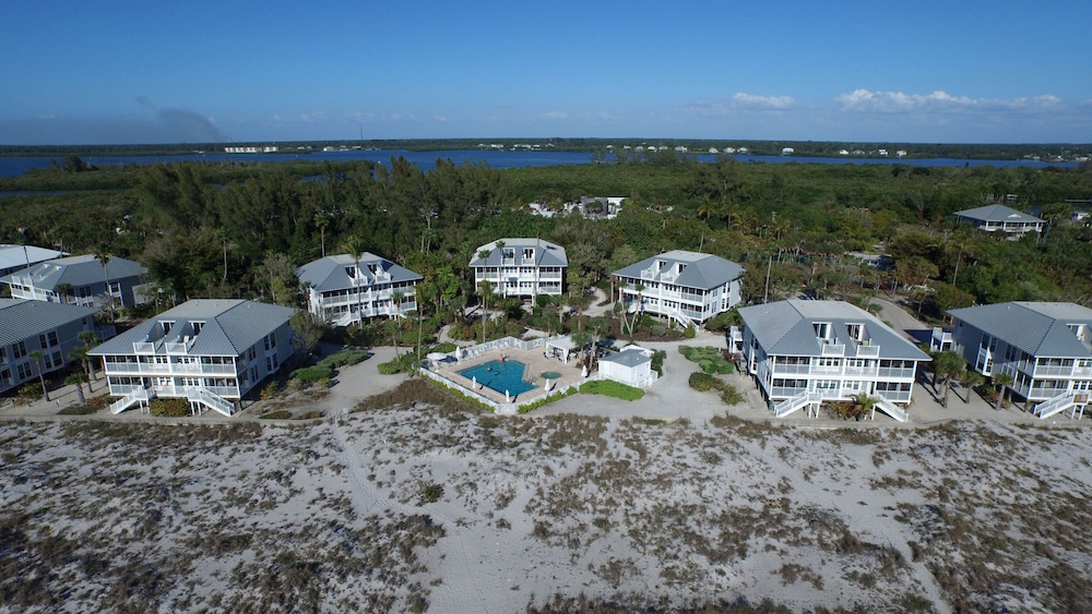 Palm Island 3 Bedroom Deluxe Villa by RedAwning view 5