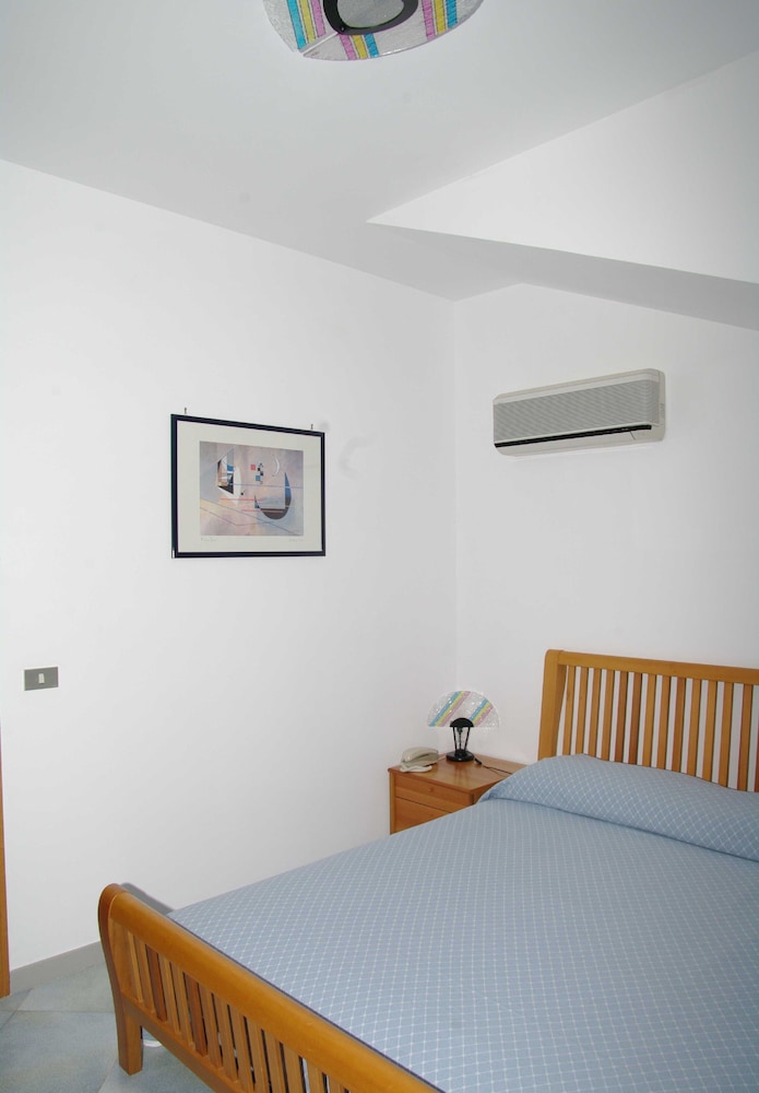 Spacious Apartment for 4 People in Residence view 2