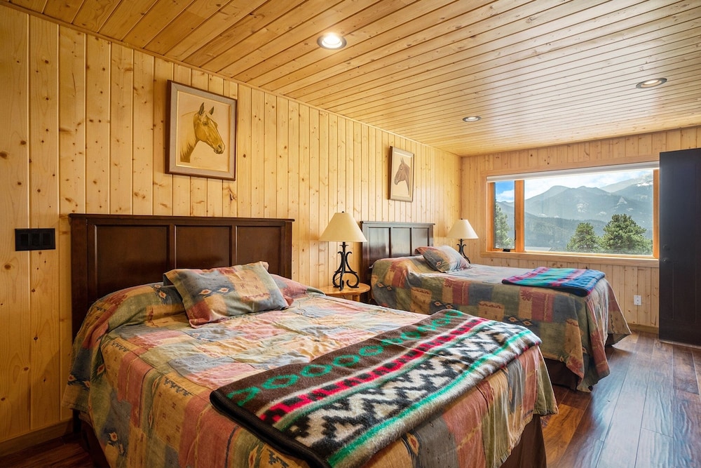 Frontier Mountain Retreat - Monthly Long-term Vacation Rental 30 Days Minimum -- Estes Park 1 Bedroom Apts by RedAwning - Property Image 24