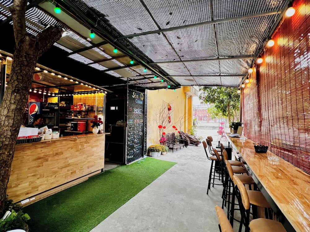 Noibai Sunflower Hotel