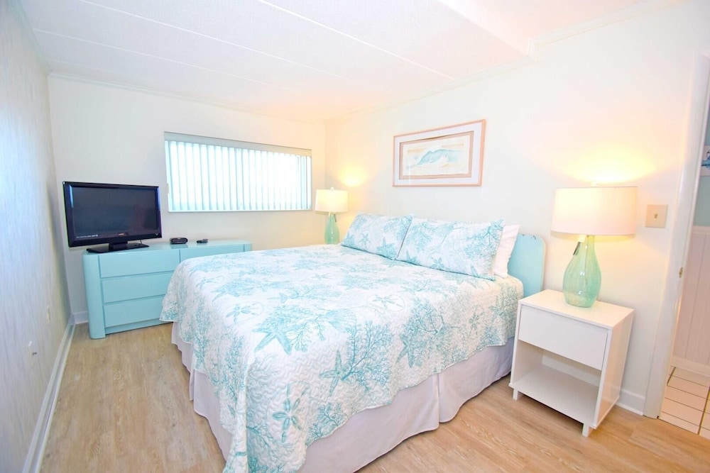 Harbour Island 305l 3 Bedroom Condo by RedAwning view 3