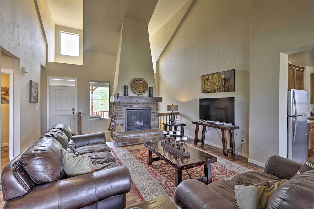 Deluxe Granby Ranch Hillside Home: Private Hot Tub