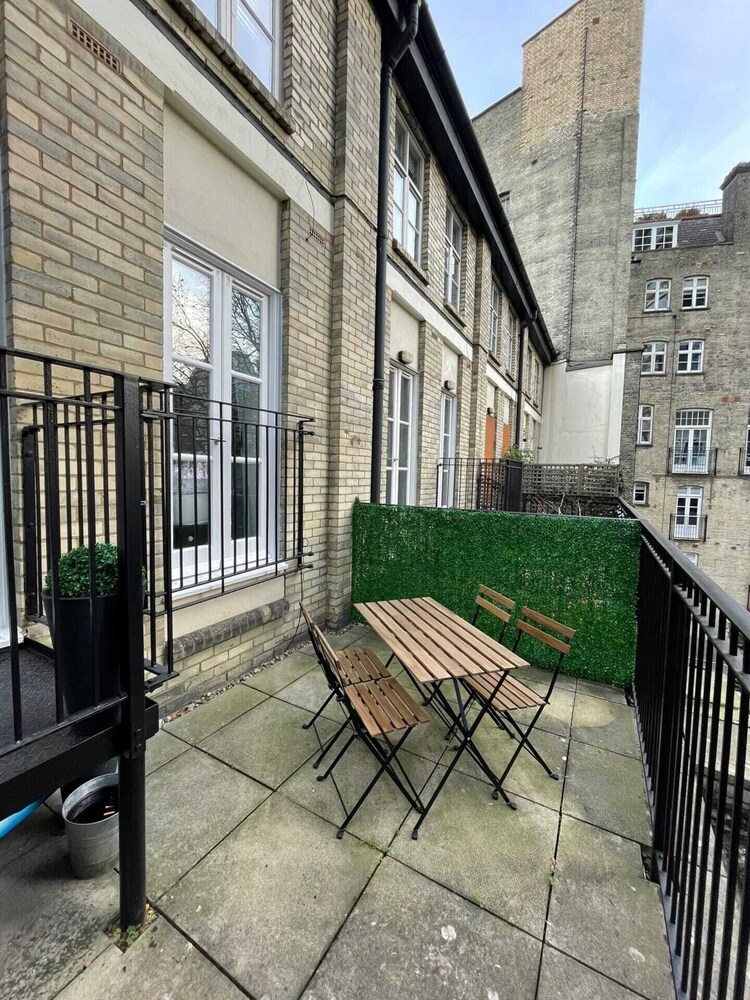 Stunning 3BD Maisonette W/balcony - Old Street!