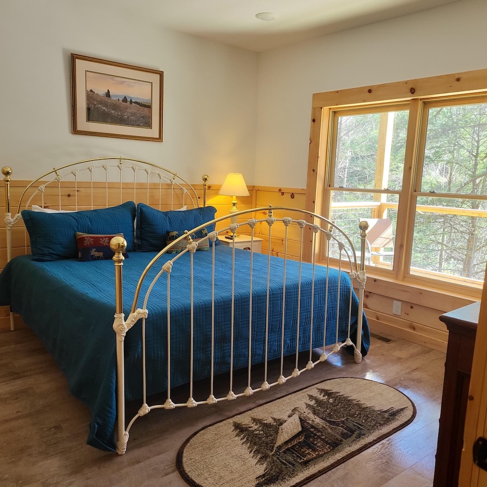 211 Misty Mountain Getaway 4 Bedroom Cabin