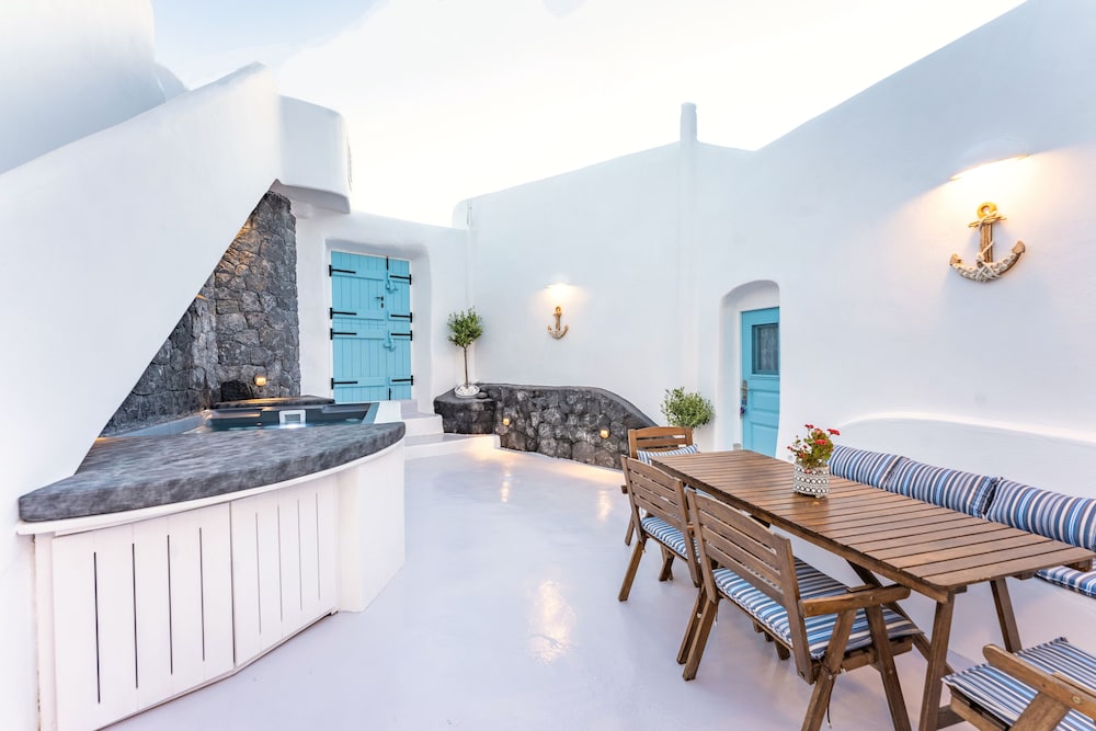 Kalamia Cave House