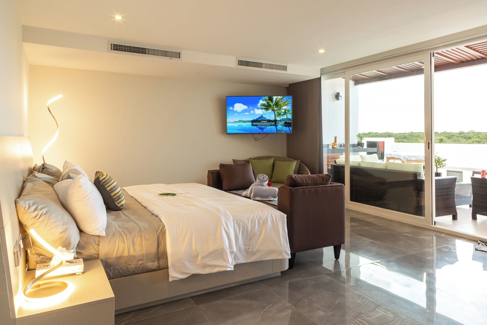 Amazing Top Floor Apartments BBQ Pool Sea View Jungle View view 2