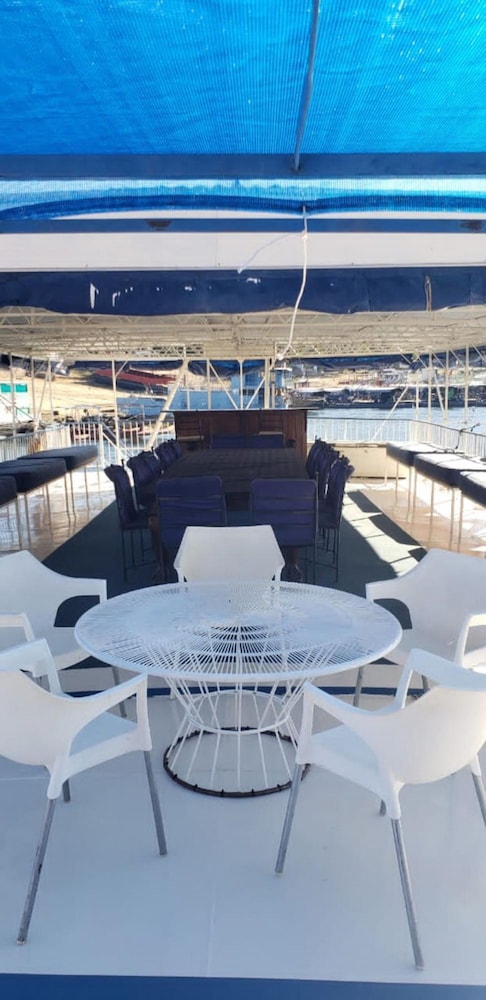 Houseboat With Aircon and Splash Pool - 2128
