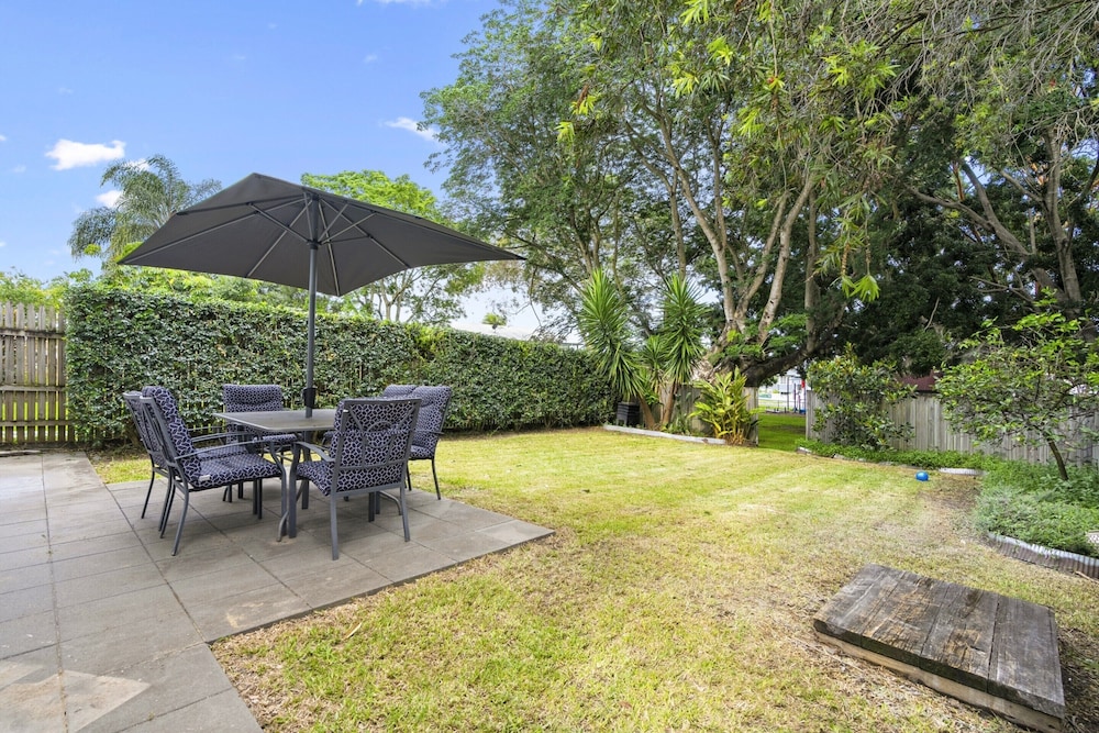Spacious Family Home With Garden in Quiet Suburb