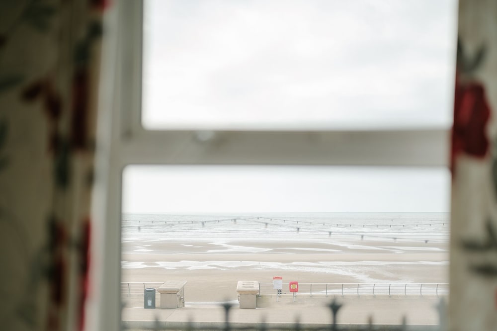 The Chimes on the sea