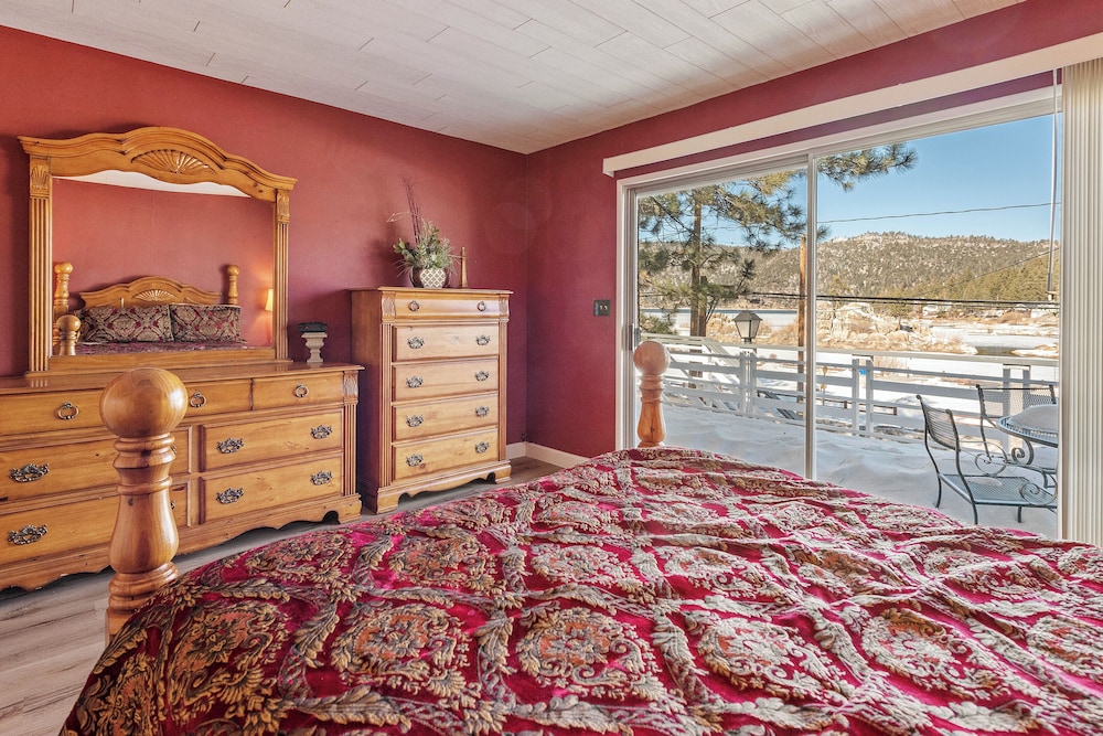 Boulder Bay Lakefront Getaway view 5