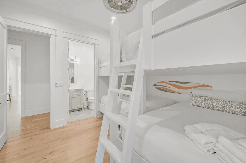 Sunset Pointe 30A by Avantstay Gulf Views, Carriage, Pool