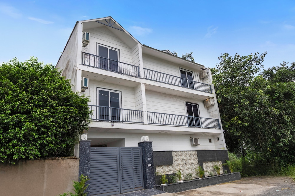 Versace Farms 5 BHK With Pvt Pool