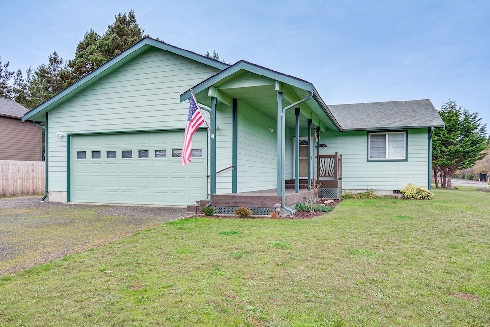 Pet-friendly Westport Vacation Rental w/ Hot Tub! view 4