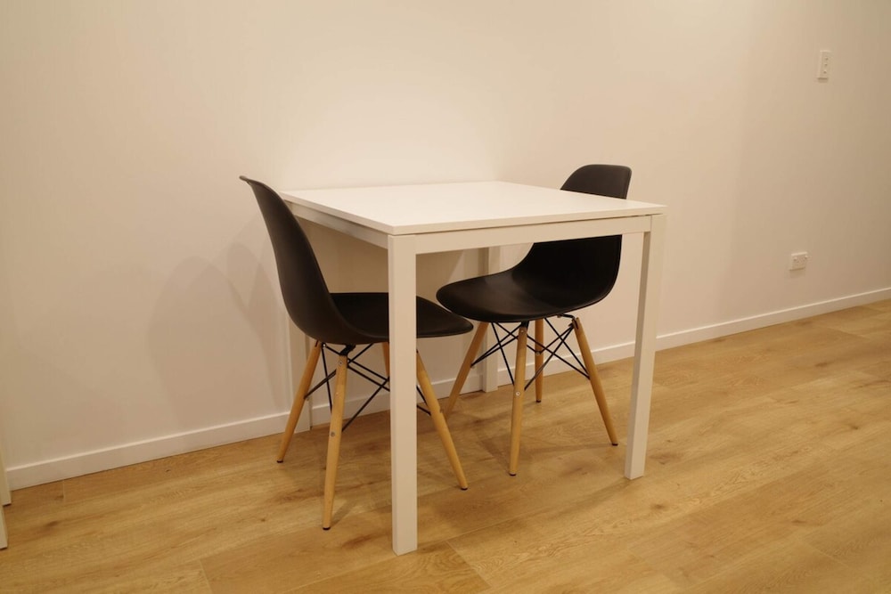 Modern, Cosy Studio Apartment Auckland Central view 4