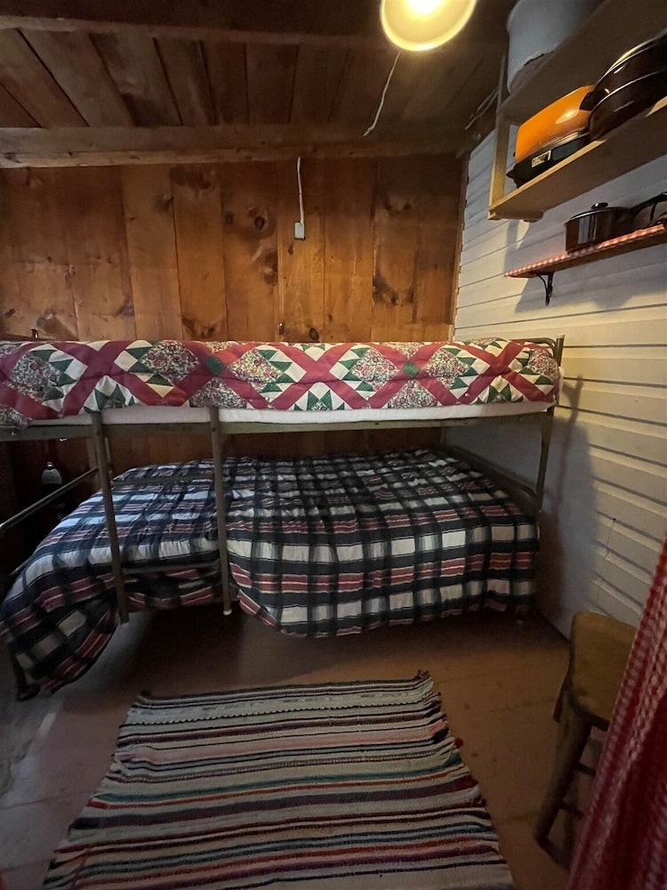 Swallow - Limit 4 2 Bedroom Cottage by RedAwning view 2