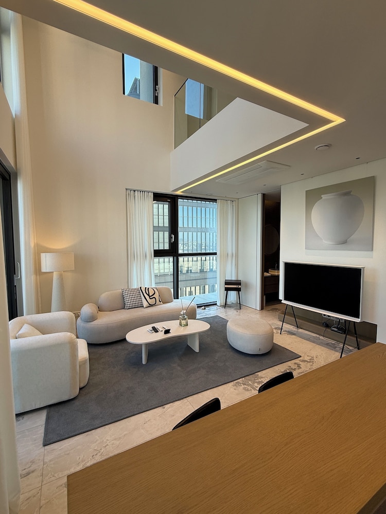 Caelum Black Gangnam Luxury Apt