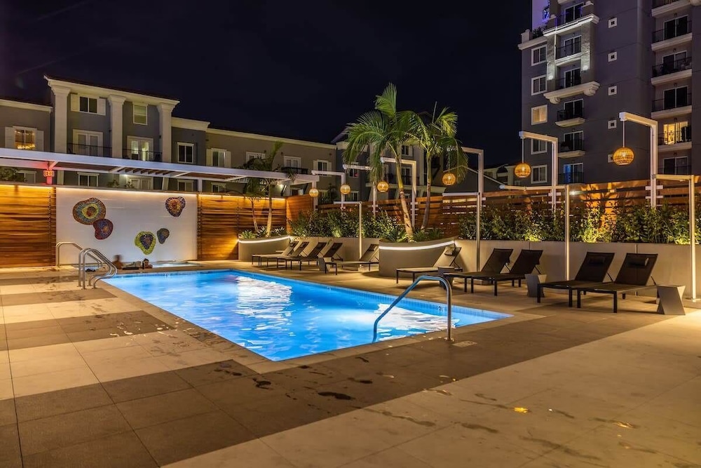 @ Marbella Lane - Sleek Corner Ocean View