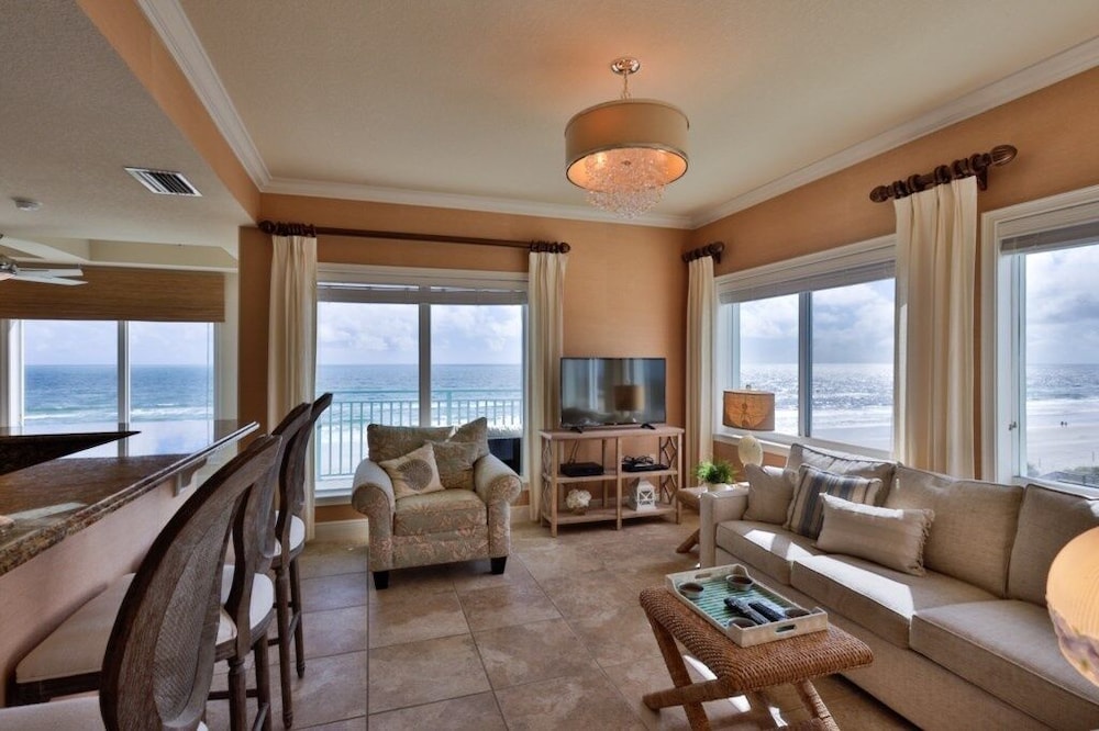 Oceanfront Condo With Beautiful Views 2 Bedroom Condo
