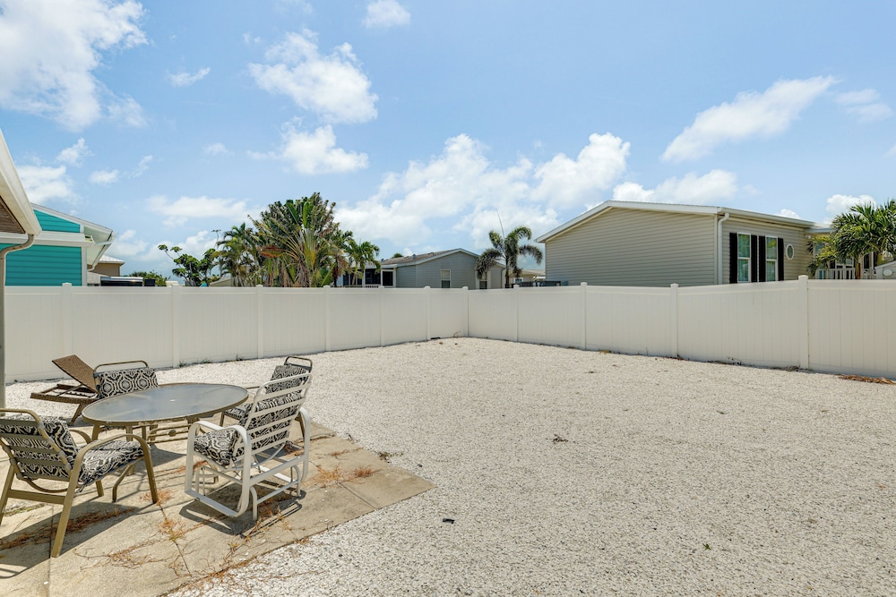 3 Mi to Fort Myers Beach: Unit w/ Furnished Patio!