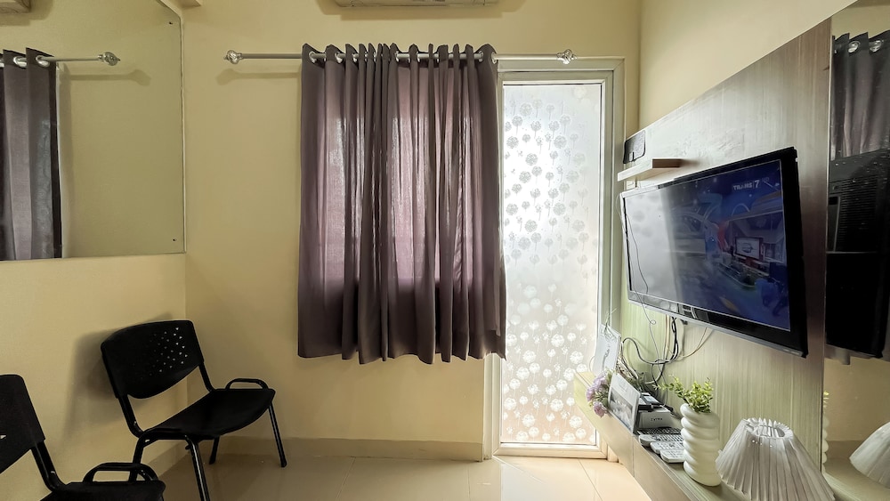 2Br Apartment Direct Access To Mall At Green Pramuka City