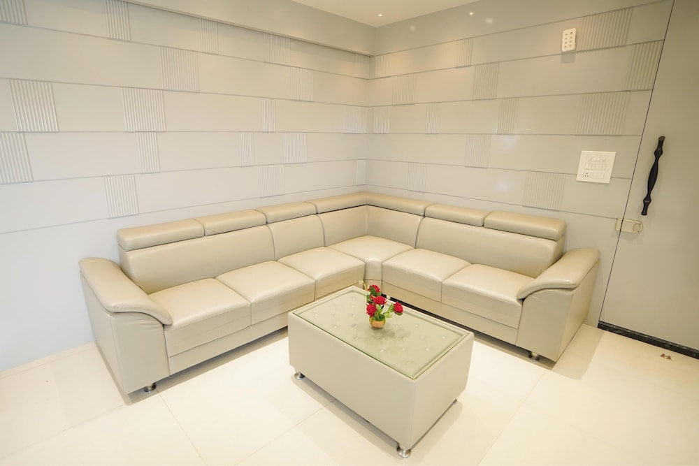 Aurelia Apartment By Red Olive 4bhk 30min Hitech