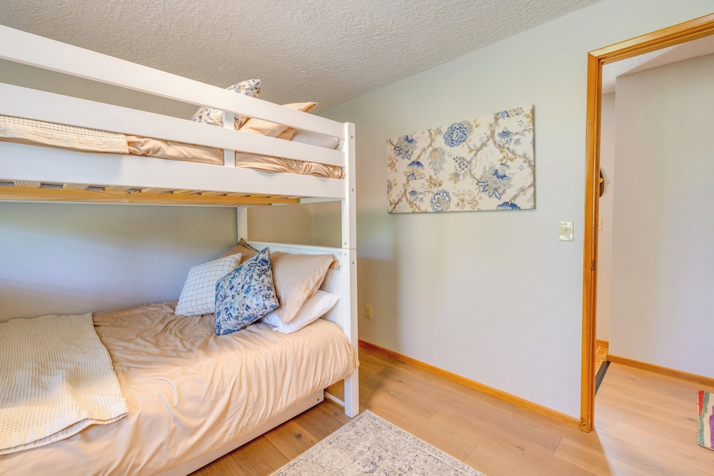 1/8 Mi to Neskowin Beach! Cozy Oregon Coast Home