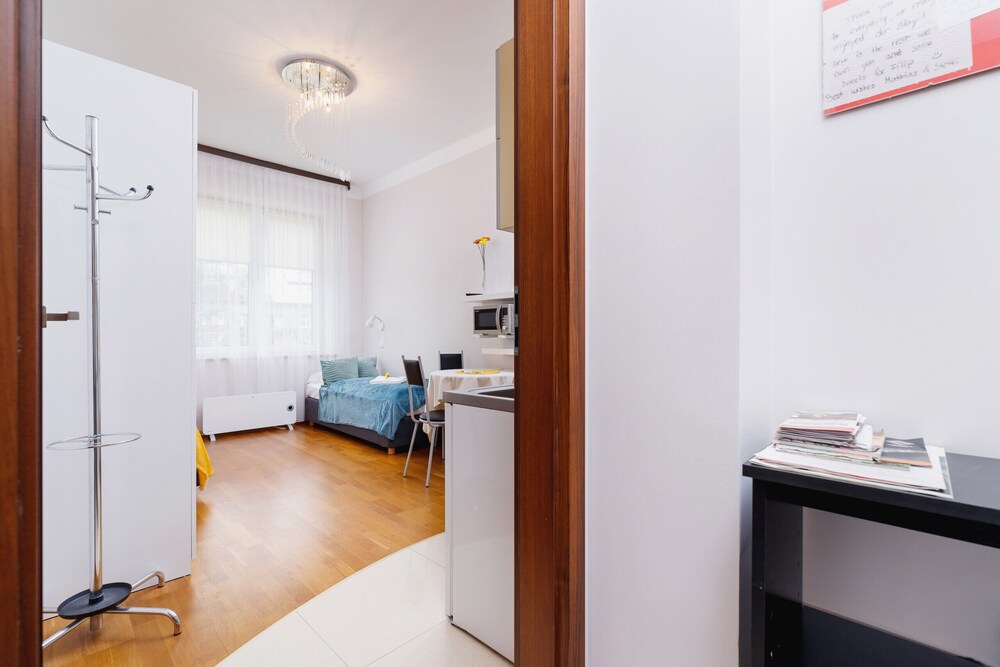 Studio Krowoderska Kraków by Renters view 4
