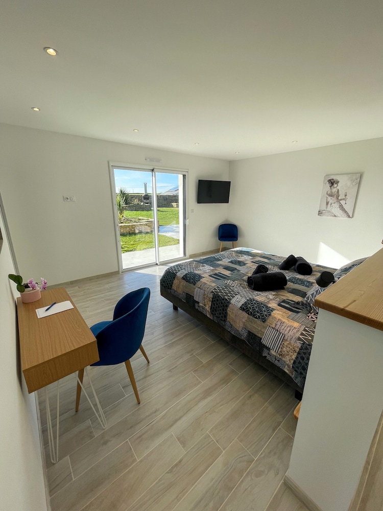 House in Ploudalmezeau With Heated Pool & Beaches