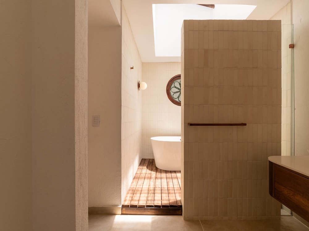 w Incredible 5BR House w Jacuzzi in El Poblado